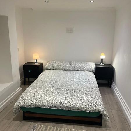 Ferienwohnung Plough Way Flat London Exterior foto